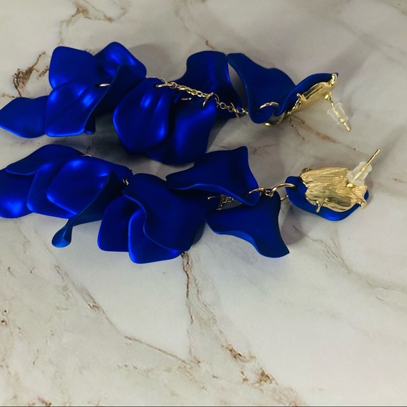 NEW Blue petals earrings - Picture 4 of 4